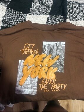 New York Graphic Tee in Brown and Mustard